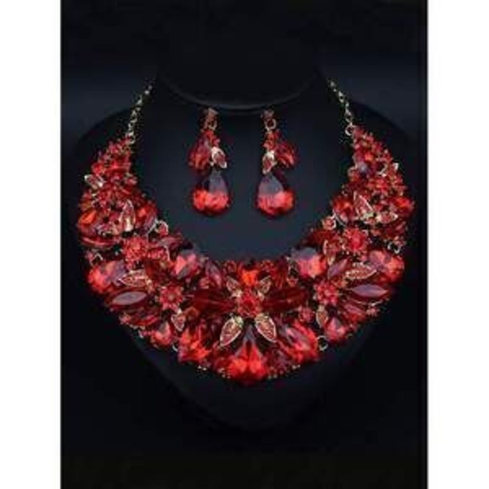 Extravagant Crystal Floral Necklace And Earring Set, Perfect For Brides And Brid